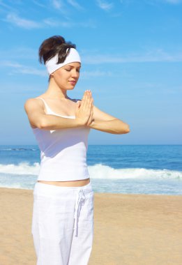 Yoga Çalışan Genç Kadın