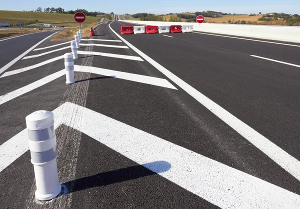 Płot na autostradzie — Zdjęcie stockowe