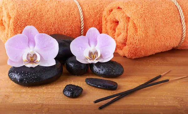 Stones, towels and orchid — Stock Photo, Image