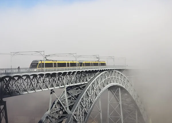 Metro Train on the Bridge Built by Eiffel in Porto, foggy mornin — Stock Photo, Image