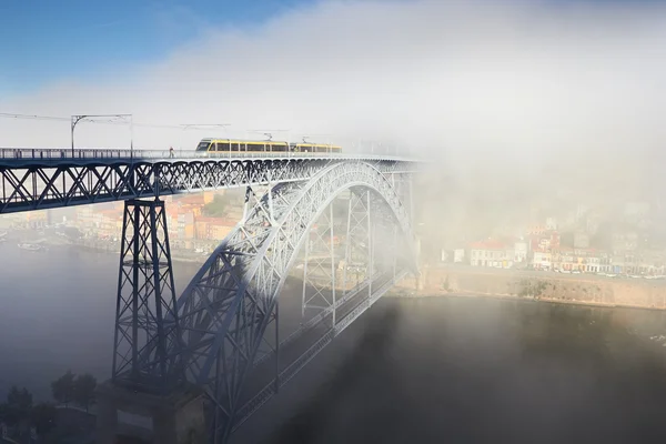 Foggy morning in Porto, Portugal — Stock Photo, Image