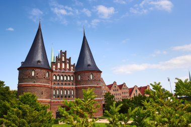 holstein kapısı (holstentor) içinde lubeck, Almanya 