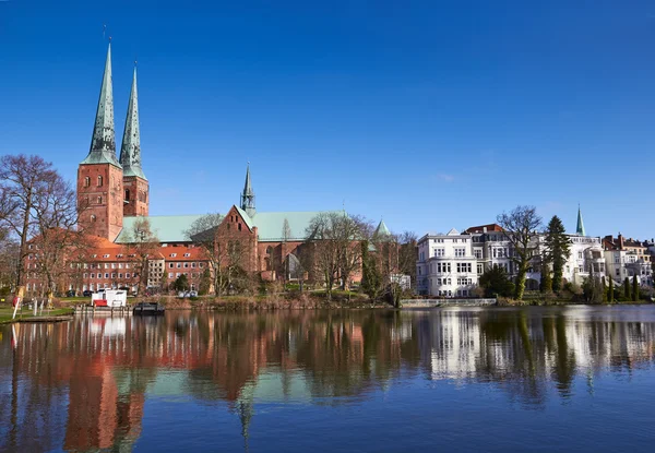 Trave nehir, eski kasaba lubeck, Almanya — Stok fotoğraf