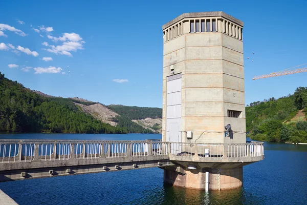 Parte de la central hidroeléctrica, Geres, portugal — Foto de Stock