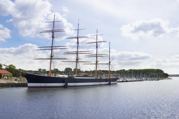 Barkskeppet passat på harbor Lübeck-Travemünde — Stockfoto