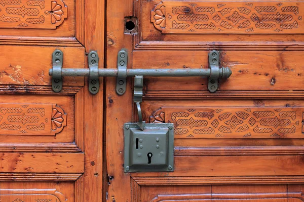 Gammal rustik dörr — Stockfoto