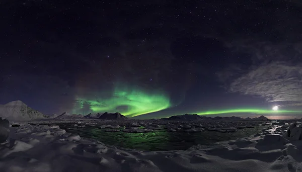 Fenômeno natural das Luzes do Norte (Aurora Borealis ) — Fotografia de Stock