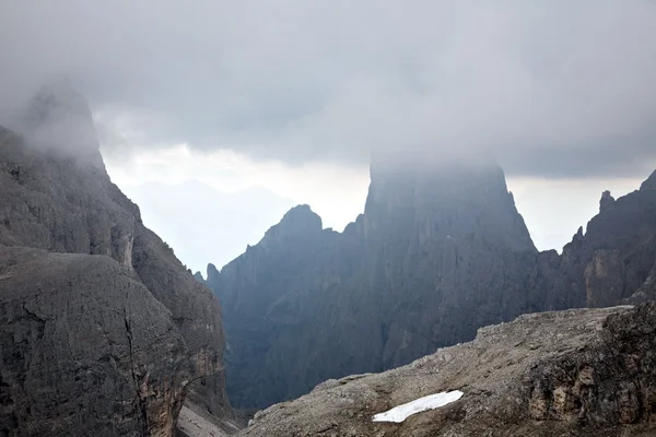 Dağlar, kötü hava koşulları — Stok fotoğraf