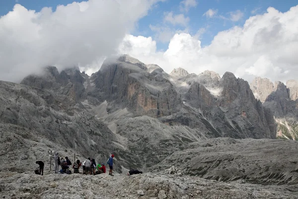 Dağlarda turistler — Stok fotoğraf