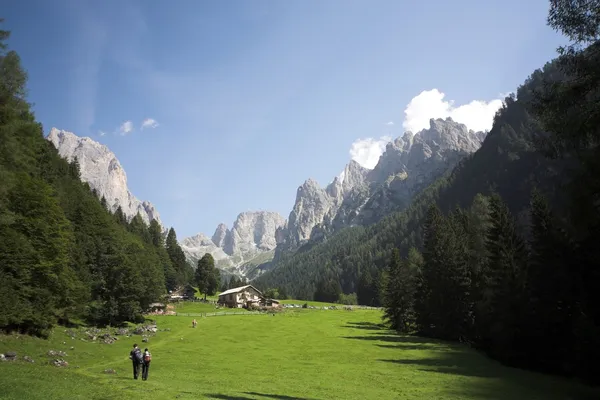 Turisté v horách — Stock fotografie