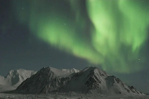 Kuzey ışıkları (Aurora Borealis doğal olgusu) — Stok fotoğraf