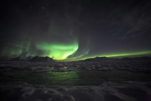 Природное явление Северного сияния (Aurora Borealis) ) — стоковое фото