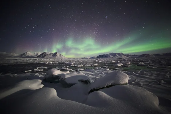 Fenômeno natural das Luzes do Norte (Aurora Borealis ) — Fotografia de Stock