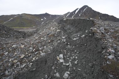 Buzullar oluşturur Yeni manzaraları - moraines