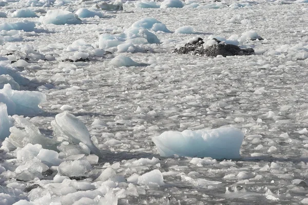 Плаваючий і танення льоду — стокове фото