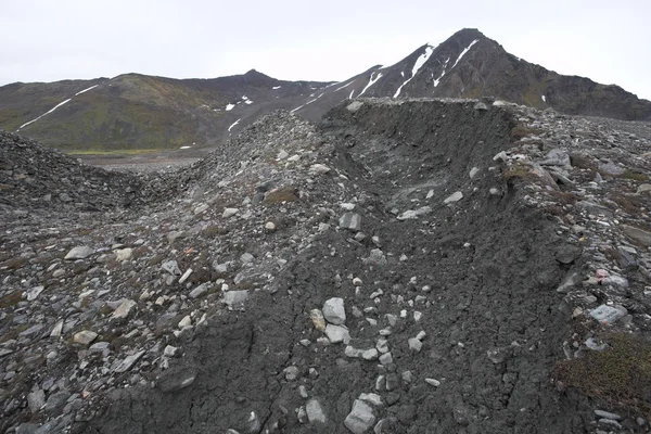 Buzullar oluşturur Yeni manzaraları - moraines