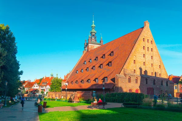 Grote Molen Gdansk Oude Bakstenen Gebouw Met Een Betegeld Dak — Stockfoto