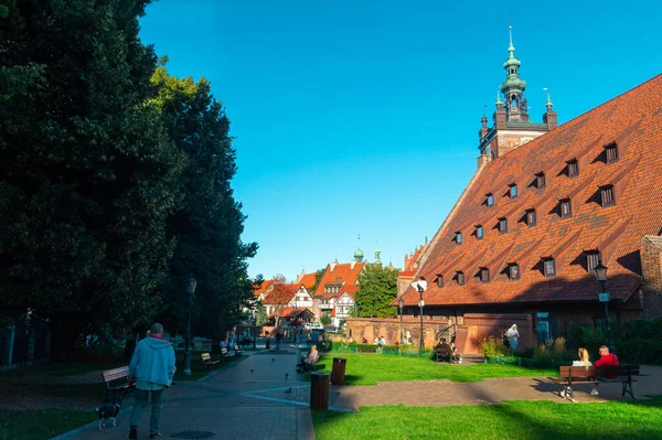 Stor Kvarn Gdansk Forntida Tegelbyggnad Med Kaklat Tak Bärnstensmuseets Residens — Stockfoto