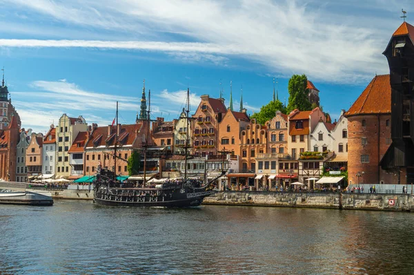 Ufer Des Flusses Motlawa Danzig Alte Backsteinhäuser Und Kran Touristisches — Stockfoto