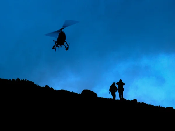 Вертолет в горах Стоковое Фото