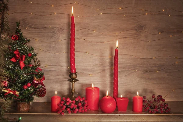 Julkort Med Träd Ljus Och Girlanger Utan Glans Ljusröda Ljus — Stockfoto
