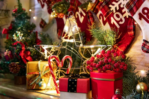 Luminous Christmas Star Garland Lights Red Gift Boxes Advent Calendar — Stockfoto