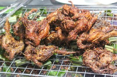 Kızarmış bıldırcınlar