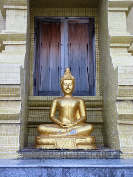 Afbeelding van Boeddha in laem sor pagode — Stockfoto