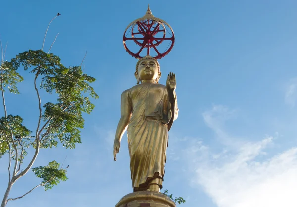 yürüyen Buda heykeli