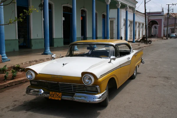 Coche cubano viejo — Foto de Stock