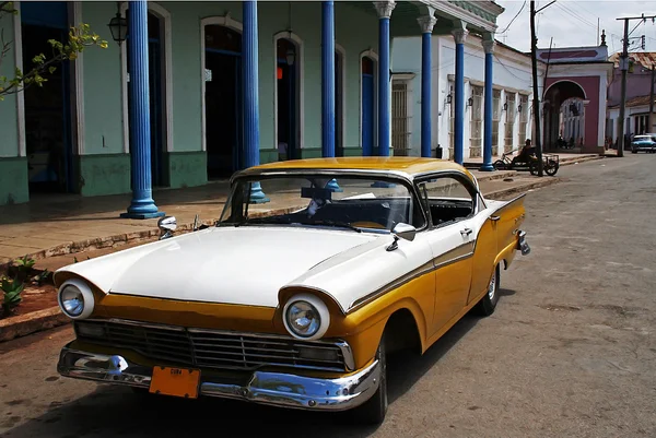 Coche cubano viejo — Foto de Stock