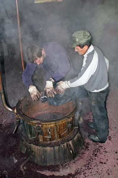 Haciendo grappa —  Fotos de Stock