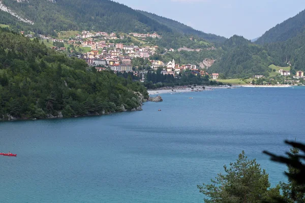 Molveno lake during summer — Stock Photo, Image