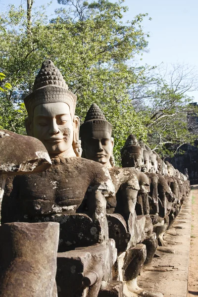 Angkor Tom entrance — Stock Photo, Image