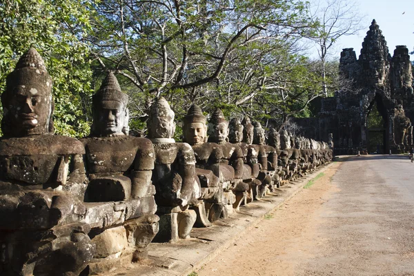 Angkor Tom entrance — Stock Photo, Image