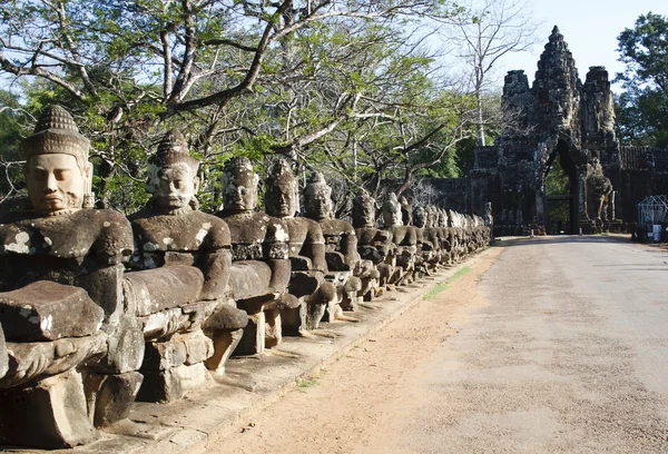 Angkor Tom entrance — Stock Photo, Image