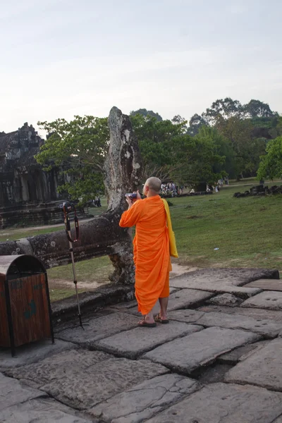 Monk at Angkor Wat Cambodia. — Stock Photo, Image