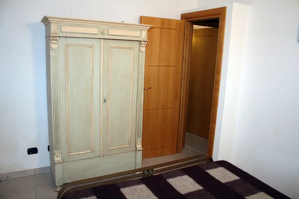 旧衣柜 — 图库照片