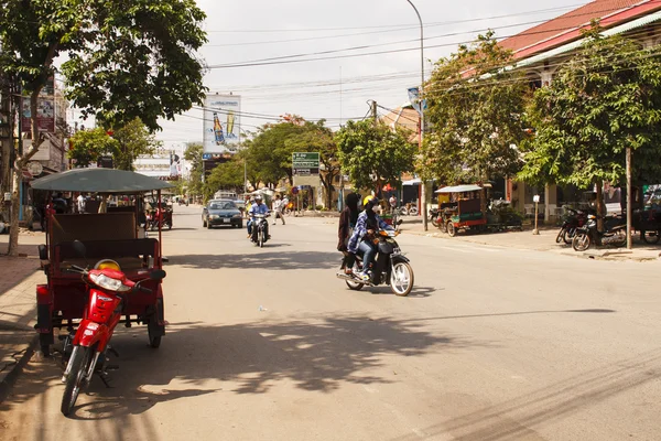 Movimentada rua em Siem Reap, Camboja — Fotografia de Stock