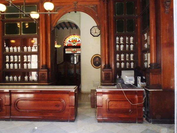 Traditional pharmacy in Habana — Stock Photo, Image