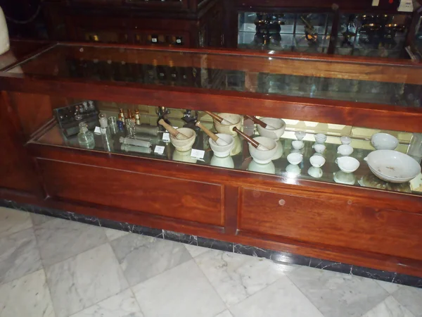 Παραδοσιακό φαρμακείο στην Αβάνα — Φωτογραφία Αρχείου