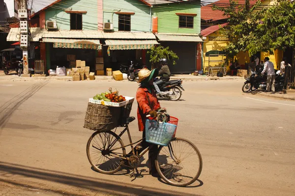 Frutas vendedor de bicicletas — Fotografia de Stock