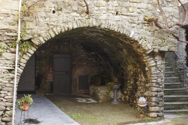 Borgo medievale chiamato ponticello vicino a pontremoli — Foto Stock