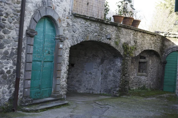 Borgo medievale chiamato ponticello vicino a pontremoli — Foto Stock
