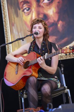 Milena piazzoli gitar çalmak