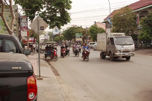 Calle concurrida en Siem Reap, Camboya —  Fotos de Stock