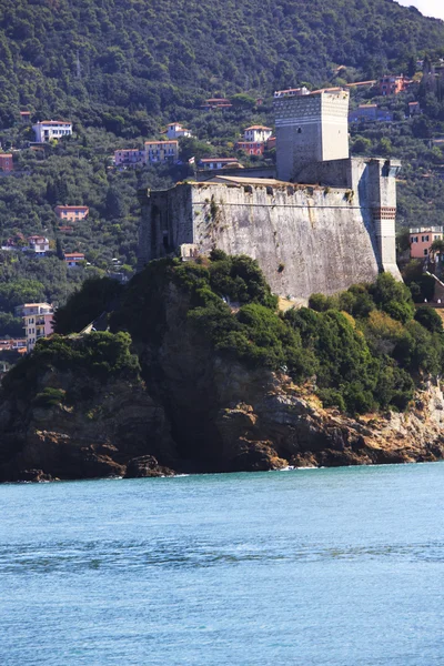 Lerici typisch dorp, kasteel in Ligurië — Stockfoto