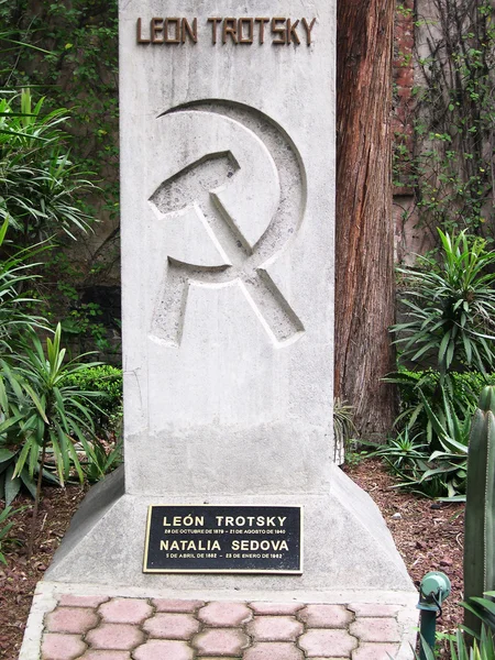 grafsteen van Trotski en zijn vrouw Natalja sedova in mexico