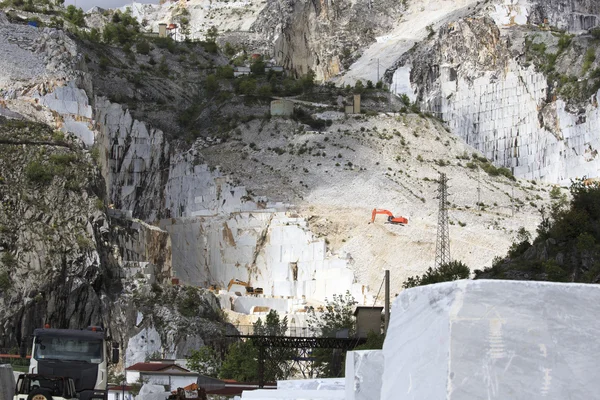 Grotte de marbre montagne — Photo