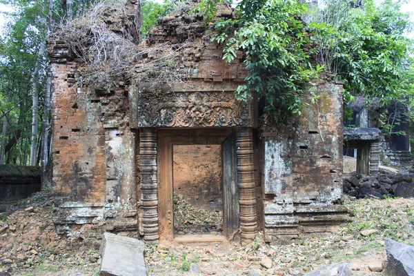 Antiguas ruinas en la selva, Angkor Wat Camboya — Foto de Stock